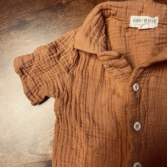 Rabbit + Bear Brown Organic Cotton Gauze Short Sleeve Button Up Shirt Baby 24M - Picture 2 of 8